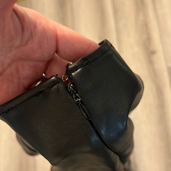 Abercrombie & Fitch Vegan Leather Pants - Black small - Picture 5 of 6